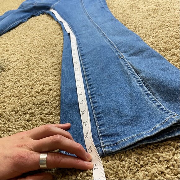 Levi’s 726 flare split-hem jeans, medium blue, size 26 x 32 - Picture 8 of 8